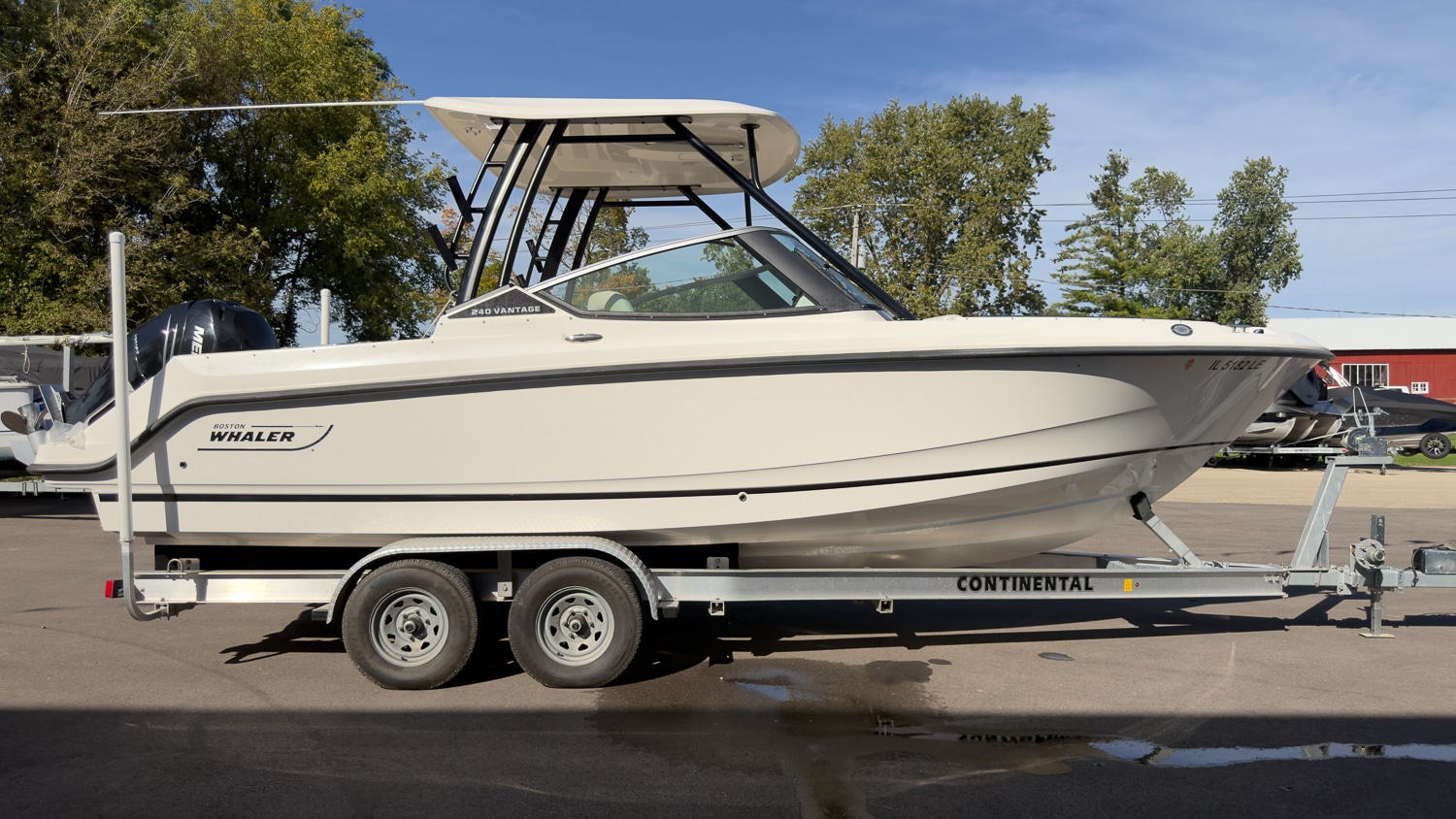 2022 Boston Whaler 240 Vantage