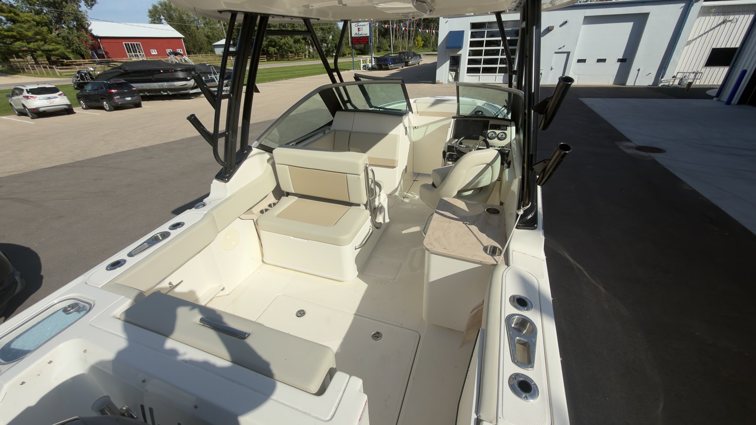 2022 Boston Whaler 240 Vantage, photo 6 of 28