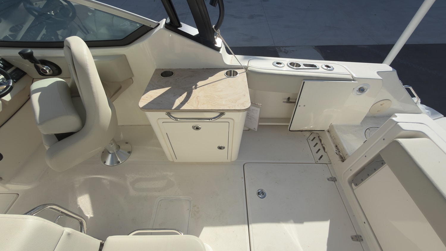 2022 Boston Whaler 240 Vantage, photo 9 of 28