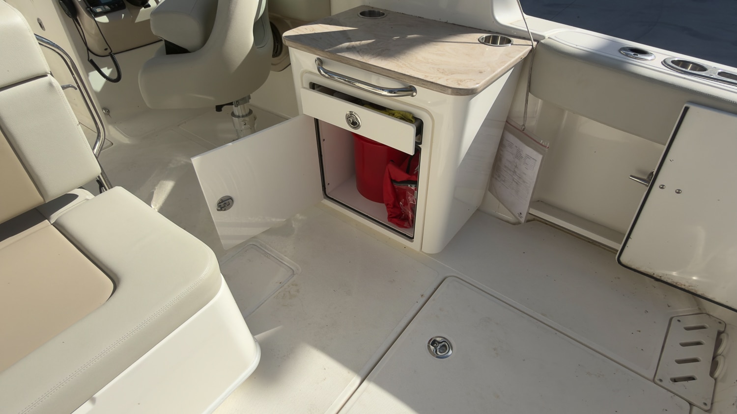 2022 Boston Whaler 240 Vantage, photo 10 of 28