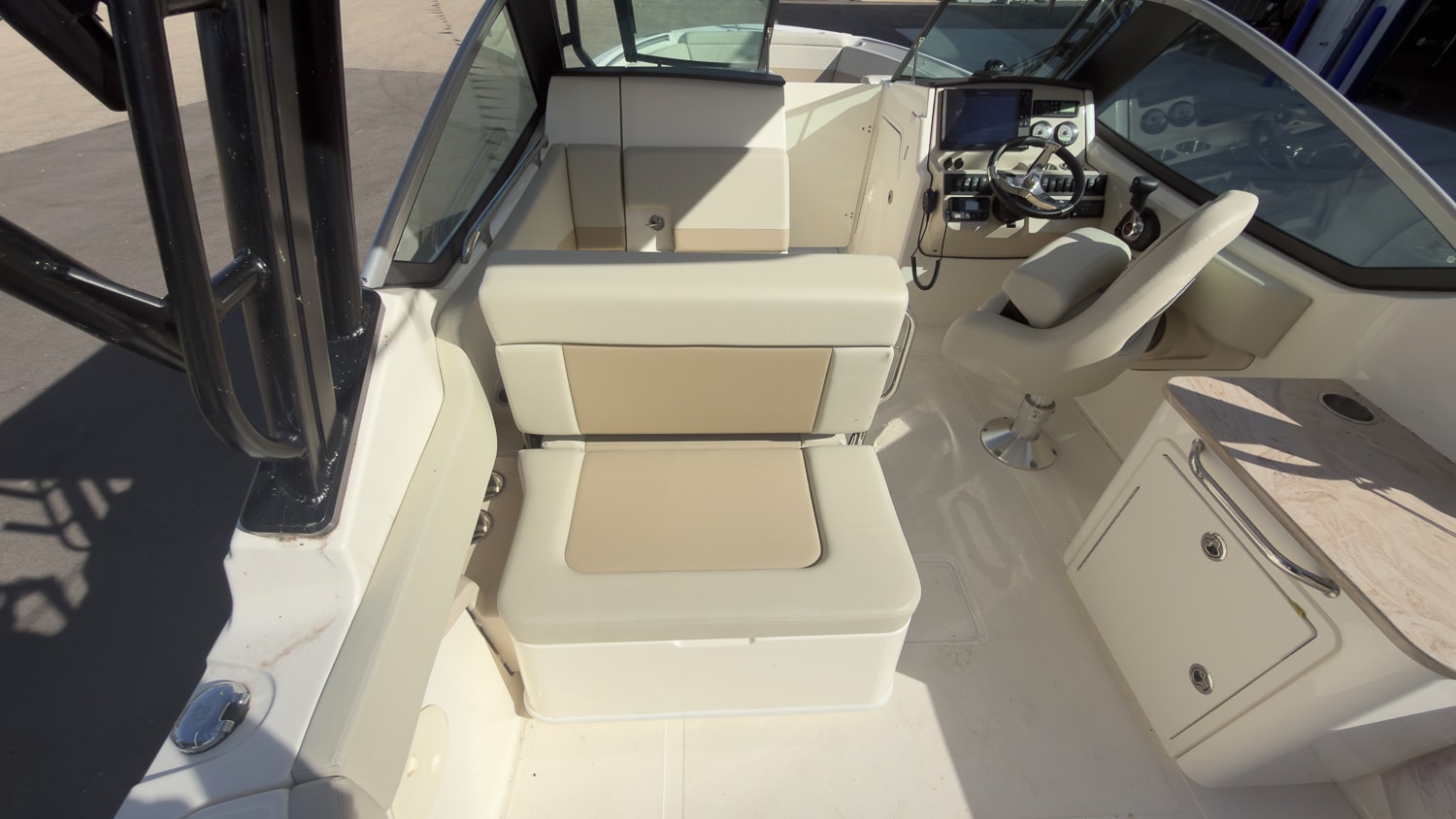 2022 Boston Whaler 240 Vantage, photo 11 of 28