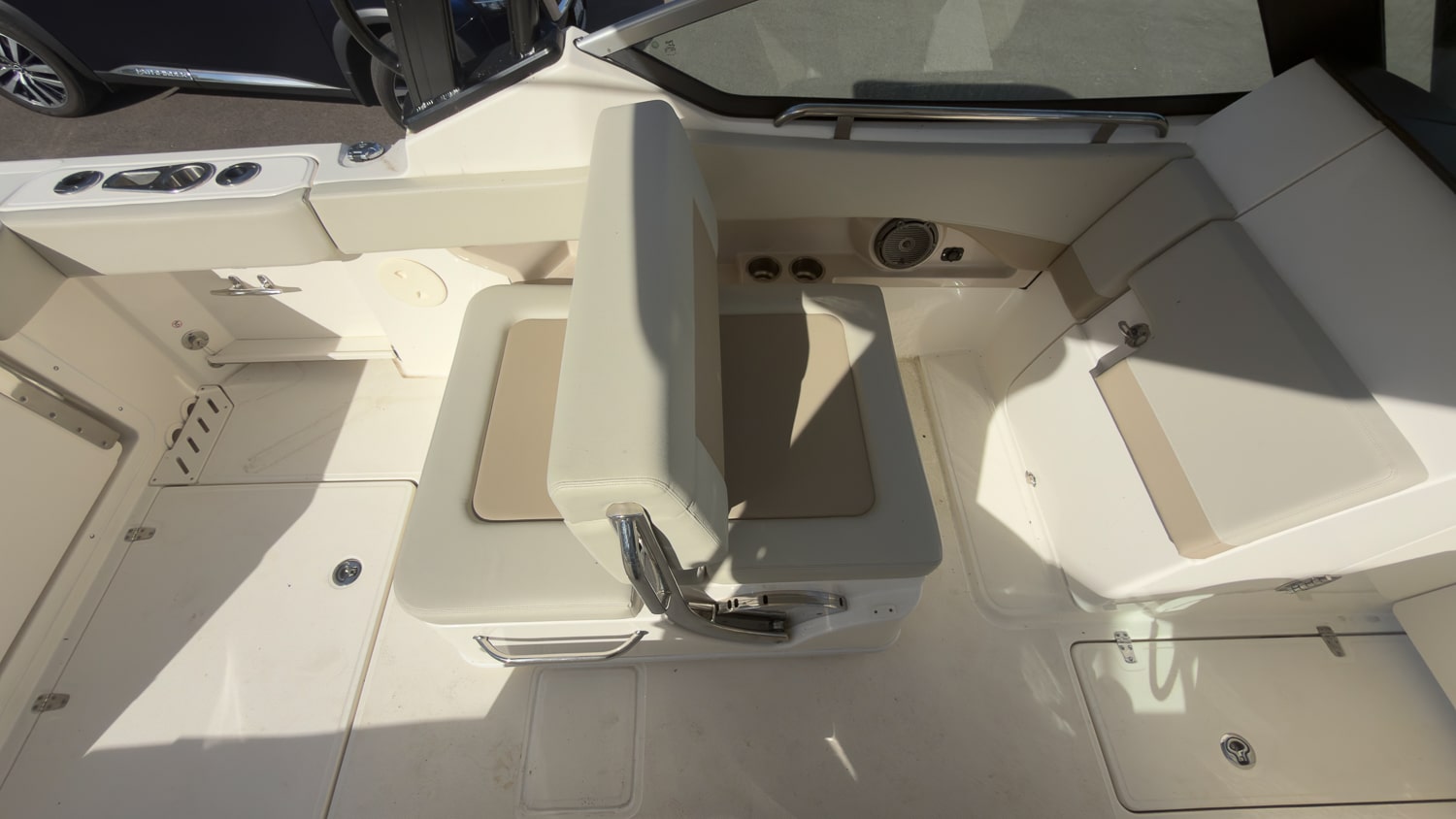 2022 Boston Whaler 240 Vantage, photo 12 of 28