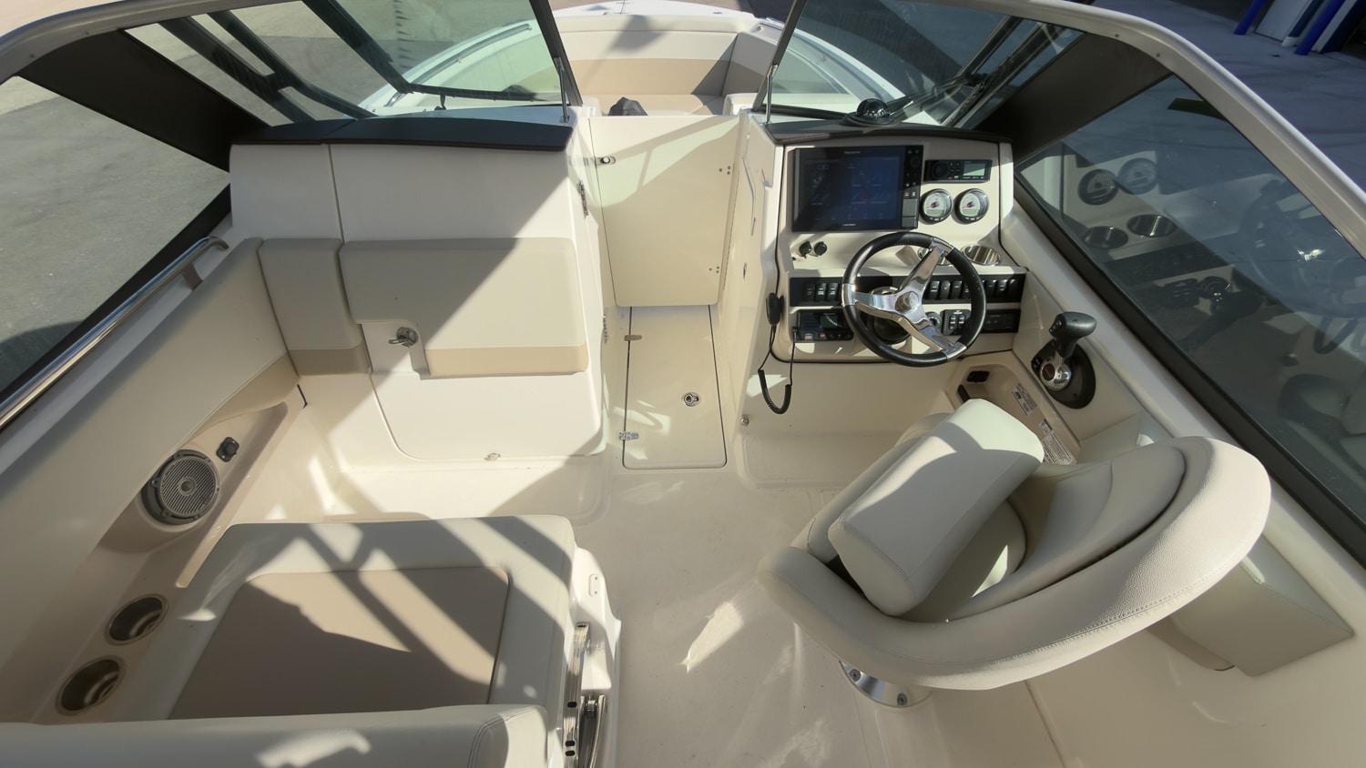 2022 Boston Whaler 240 Vantage, photo 13 of 28