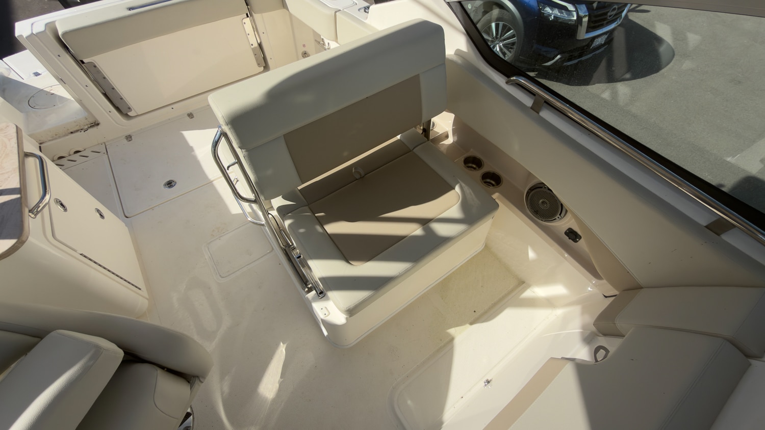 2022 Boston Whaler 240 Vantage, photo 14 of 28