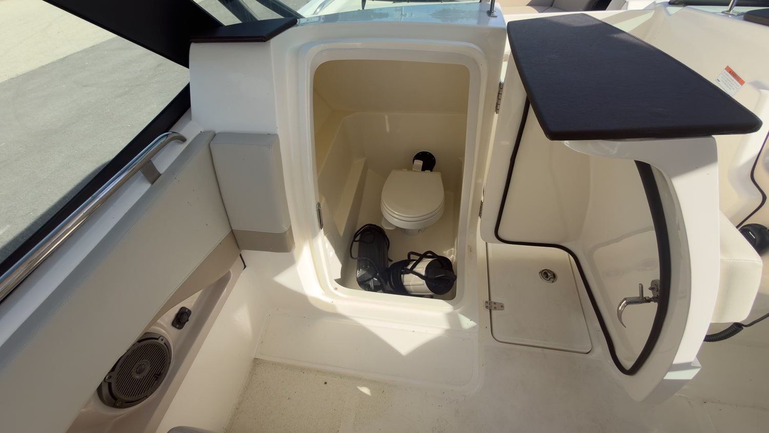 2022 Boston Whaler 240 Vantage, photo 15 of 28