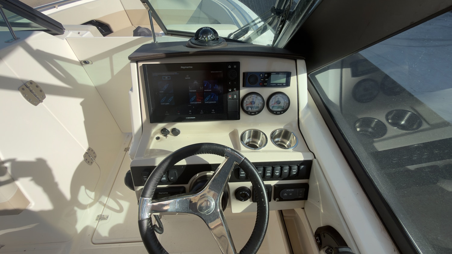 2022 Boston Whaler 240 Vantage, photo 16 of 28