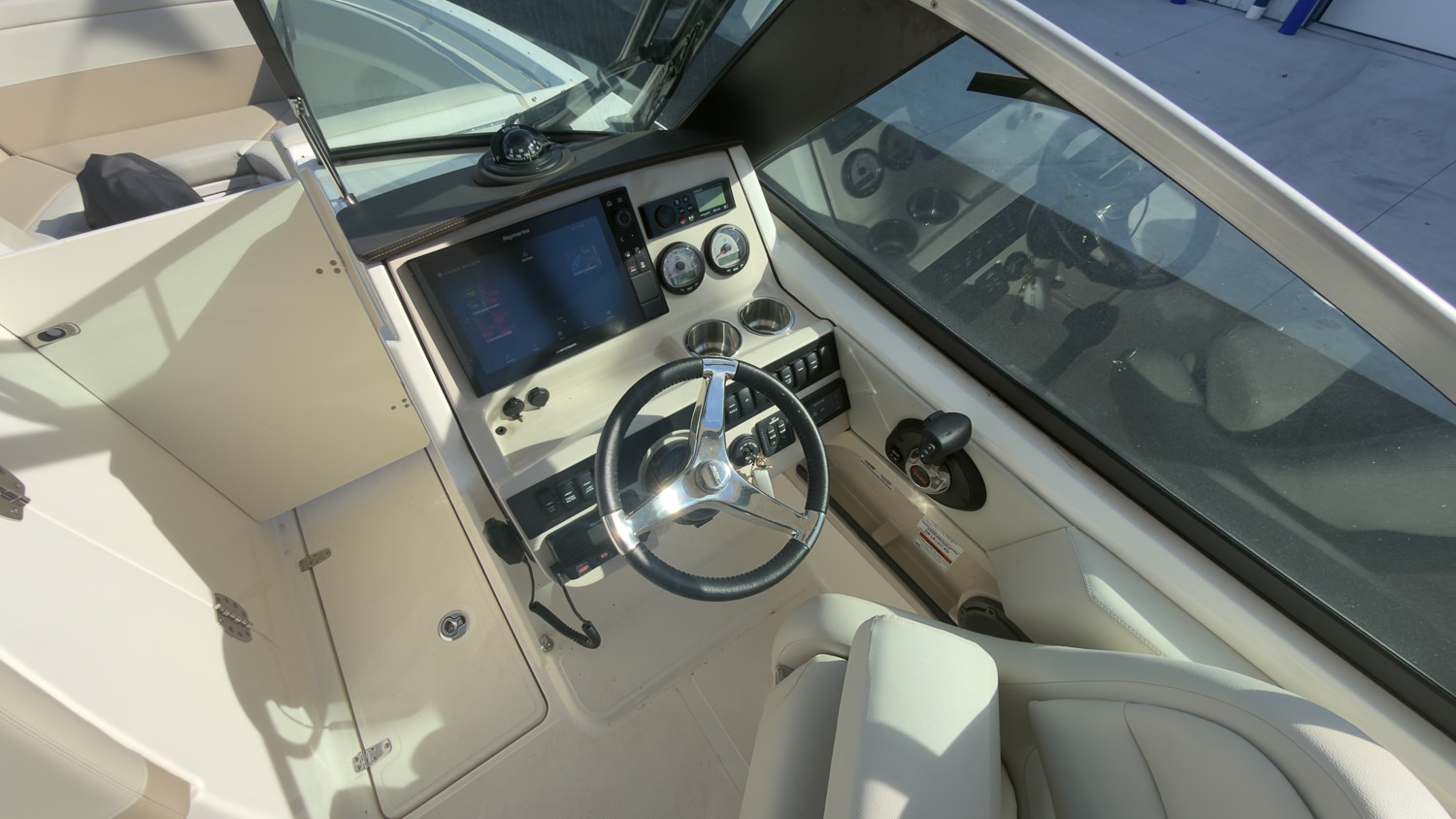 2022 Boston Whaler 240 Vantage, photo 18 of 28