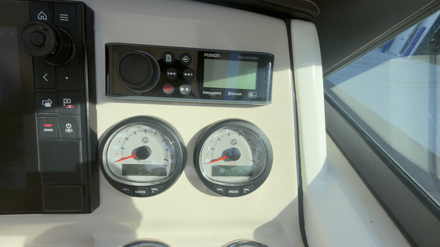 2022 Boston Whaler 240 Vantage, photo 20 of 28
