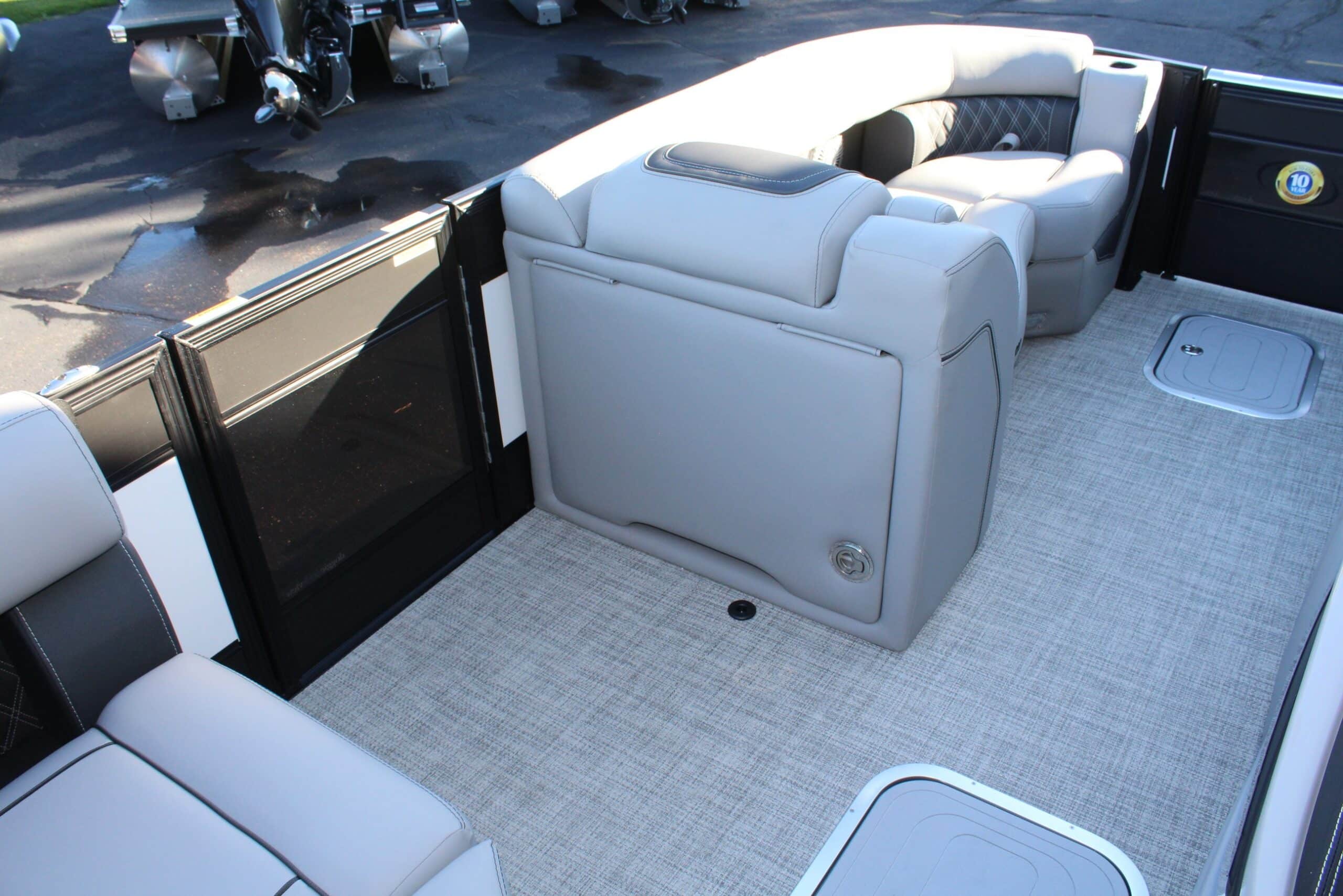 2027 Barletta Lusso23U, photo 14 of 25